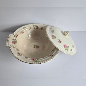 Johnson Brothers Old English Rose covered vegetable dish Vtg